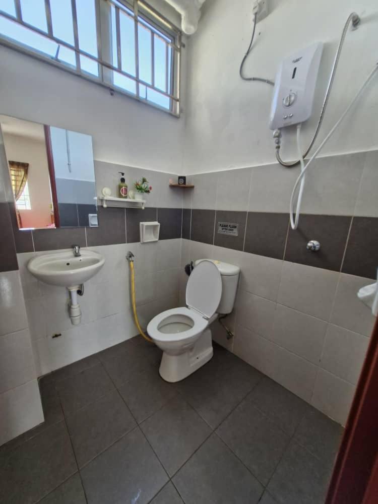 Anggerik Camelia Homestay Apartment Ladang Tok Pelam Kuala Terengganu Eksteriør billede